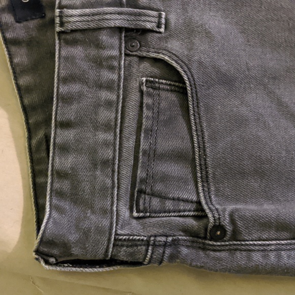 Guess Jeans Size 32x32 - Picture 7 of 7